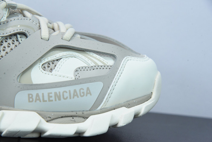 BC TRACK 542023 W3FE4 9697