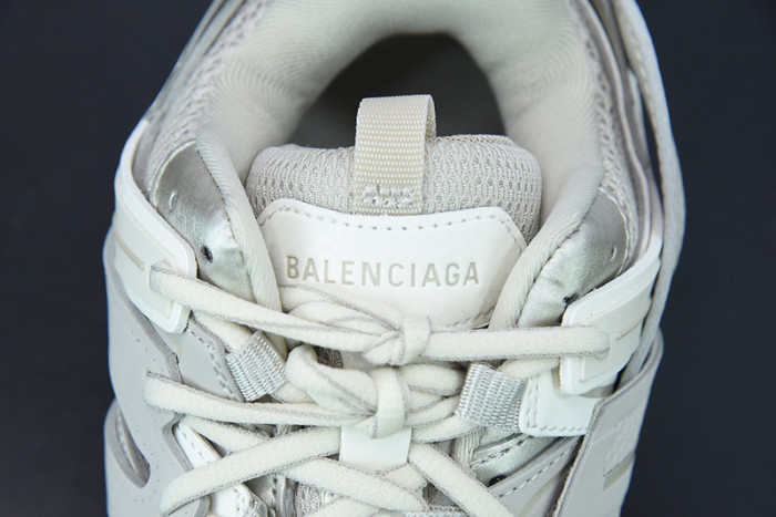 BC TRACK 542023 W3FE4 9697