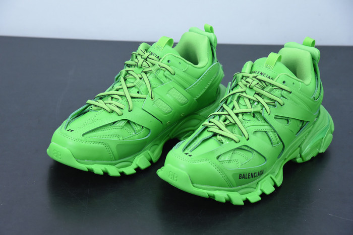 BC TRIPLE TRAINER 542023 W2LB1 3051